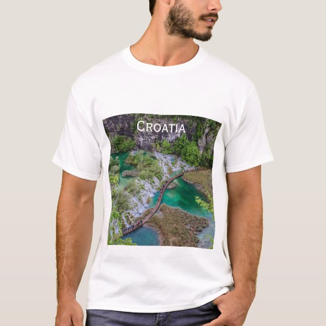 Vattenfallskrascade i Plitvice sjöar park T-Shirt (Framsida)