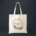 Vattenfärg Anemone Flower Bröllop Tygkasse<br><div class="desc">Dessa bröllop-tote bags har ett blått skript i elegant på en vit bakgrund omgiven av vackra blommor från Anemone i rosa,  lavender,  blått,  lila och violett med löv från grönt. Texten kan vara personlig genom att textrutorna redigeras. Designad för dig ©2023 Evco Studio på www.zazzle.com/store/evcostudio</div>
