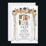 Vattenfärg Blandad Blommig Bröllopskanon Fotografi Spara Datumet<br><div class="desc">Modern Elegant Bröllopskanon Vattenfärg Blommor och Grönska Bröllopsförlovning Meddelande Spara Datum Kortet innehåller gyllene gult,  persika,  blått,  vinröda röda blommor och rosor. Träbröllopskanonvalvet innehåller botanisk grönska. Par Fotografi.</div>