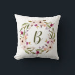 Vattenfärg Bohemisk Blommigt Utandningspåsen Monog Kudde<br><div class="desc">Böhmen inspirerade kuddar med vattenfärgad lila och elfenbensblommor med bladkrans. Anpassadets monogramkudde är perfekt som en personlig gåva och ett daghem.</div>
