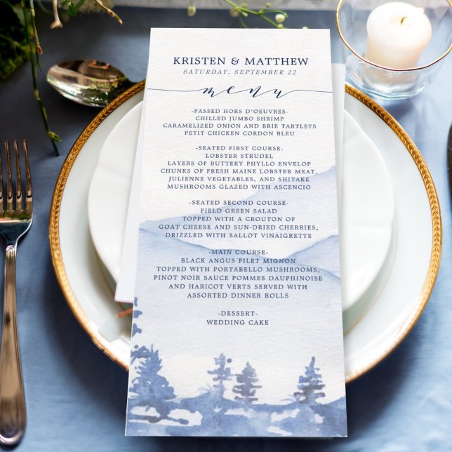 Vattenfärg Rustic Blue Mountain Bröllop Meny (Each menu showcases a delicate watercolor design, reflecting the cool hues of a mountain landscape.)