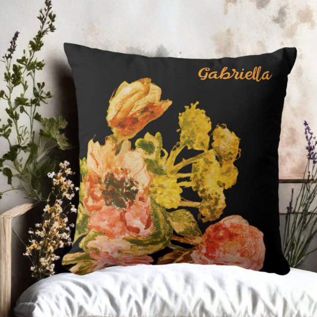 Vattenfärgad blommigt monogram svart grönt gult rö kudde (Skapare uppladdad)