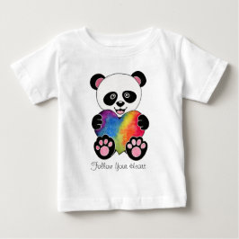 Vattenfärgad utspädd panda med regnbåge i hjärtat t shirt