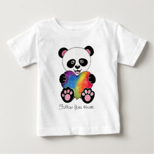 Vattenfärgad utspädd panda med regnbåge i hjärtat t shirt