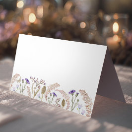 Vattenfärgade vilda blommor och gräs faller under placeringskort