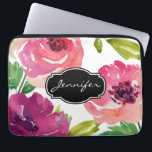 Vattenfärgat Blommönster Monogrammat Laptop Fodral<br><div class="desc">En vackert feminin vattenfärg ro mönster i skuggor av rosa och lila och skräddarsydd med ditt namn. Skydda din bärbara dator eller Tablet PC med en vacker och snyggt fodral. Ersätt exempeltexten som visas i designmallen med ditt namn, monogram eller annan text. Om du vill ändra teckensnittet eller flytta texten...</div>