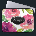 Vattenfärgat Blommönster Monogrammat Laptop Fodral<br><div class="desc">En vackert feminin vattenfärg ro mönster i skuggor av rosa och lila och skräddarsydd med ditt namn. Skydda din bärbara dator eller Tablet PC med en vacker och snyggt fodral. Ersätt exempeltexten som visas i designmallen med ditt namn, monogram eller annan text. Om du vill ändra teckensnittet eller flytta texten...</div>