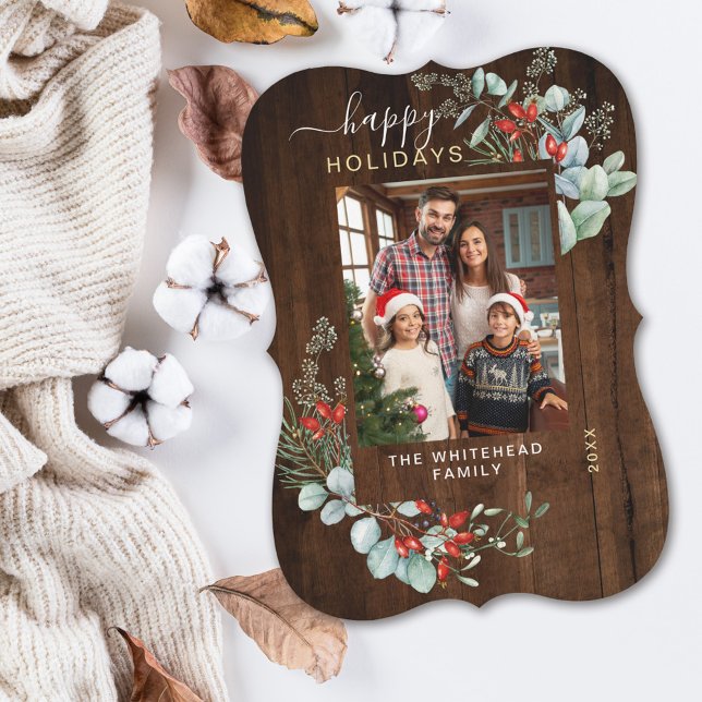 Vattenfärgat botaniskt fotopräd i Lycklig Helgdag Julkort (You will love these beautiful Christmas cards! They feature botanical watercolor pine and berries.)