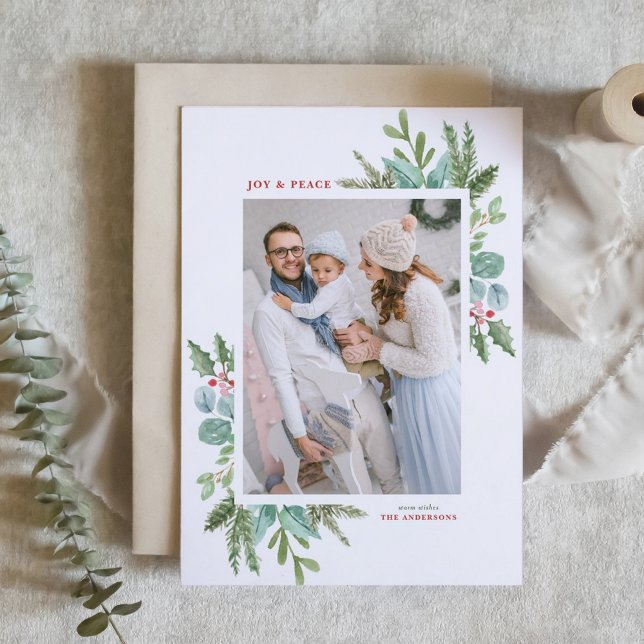 Vattenfärgsbild Julfommon Ram Photo Helgkort (Customizable photo Christmas card featuring watercolor frame of winter greenery and winterberry)