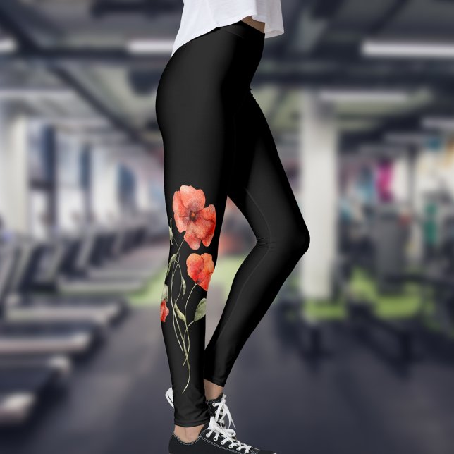 Vattenfärgsbitar på svart leggings (Skapare uppladdad)