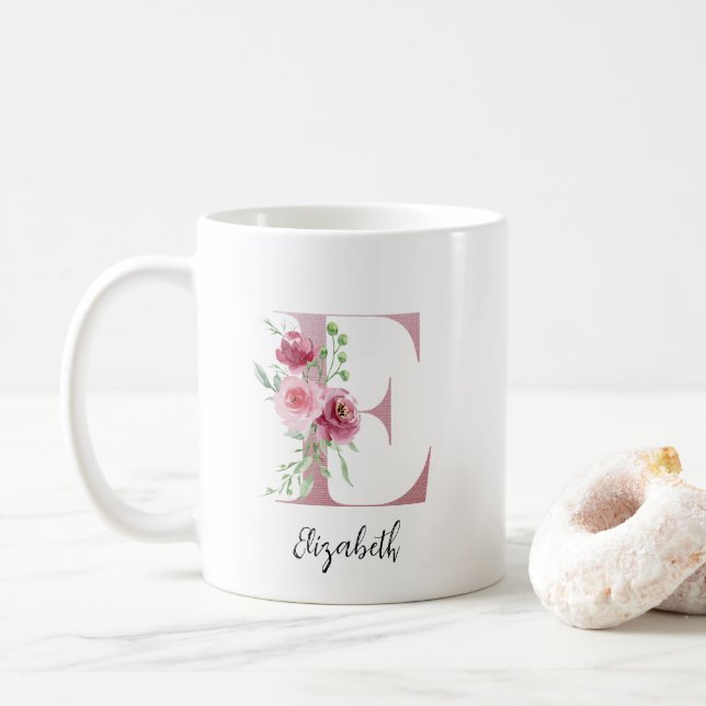 Vattenfärgsblommor Monogram Rosa E Anpassat namn Kaffemugg (Med munk)