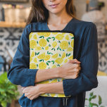 Vattenfärgscitroner - gula och grönt laptop fodral<br><div class="desc">Vattenfärgscitroner - gula och grönt illustration mönster. Cute mediterrean citrus illustration på laptop sleeve</div>