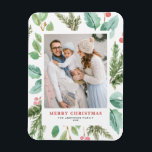 Vattenfärgsjulhelg, Holly Helgdag Photo Magnet<br><div class="desc">Glad helg! Skicka helgdag önskemål till familj och vänner med den här gröna helgdag magnet. Den har en vattenfärgad illustration av hollier,  gräs nål och eukalyptus och evergreen med klassisk typografi. Anpassa genom att ha med ditt favoritfoto och lägga till namn och meddelande. Matchande objekt är tillgängliga.</div>