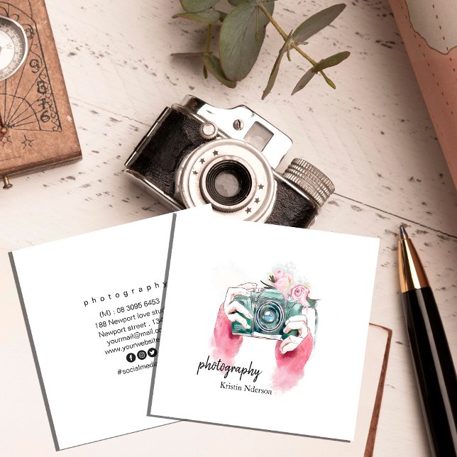 Vattenfärgskamera med Rosa Fyrkantigt Visitkort (Watercolor Camera With Pink Square Business Card #camerabusinesscard #watercolorcamera #abstract)