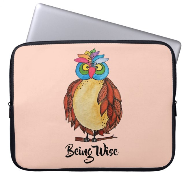 Vattenfärgsmagisk Uggla med regnbågsfjädrar Laptop Sleeve (Framsidan)