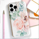 Vattenfärgspatier och Ro med ditt monogram<br><div class="desc">Bekvämt feminin i en mjuk palett med rosa, beige, grönt och blå grönt i färg, har denna unika utformning en bukett av poppies och ro med eukalyptus och efterföljande grej. Det finns en textmall som används för att anpassa fodral med ditt monogram initialer. Du kan också ta bort det exempel...</div>