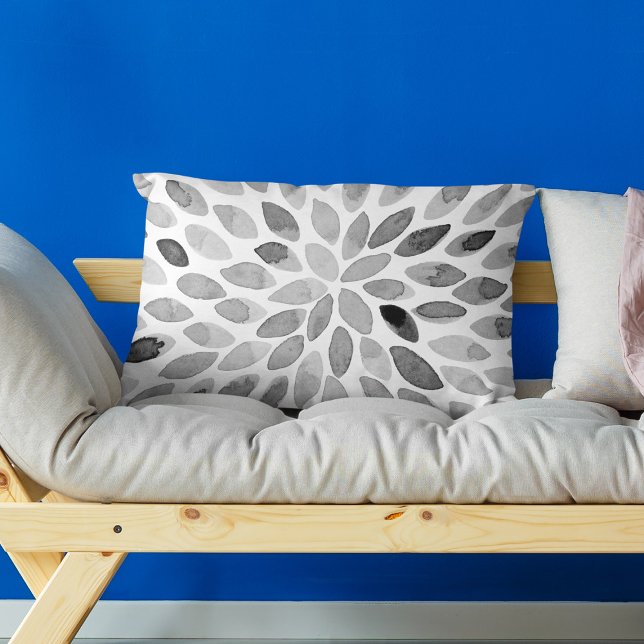 Vattenfärgspenseldrag - svart och vitt prydnadskudde (Skapare uppladdad)