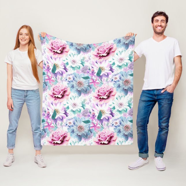 Vattenfärgsrosa, blåa blommor. fleecefilt (På plats)