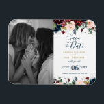 VattenfärgsRosa, Burgundy och Blåa blommor Magnet<br><div class="desc">Romantic Black,  Guld,  Burgundy,  Navy Blue och Cream Ro Spara datumfoto Magnet - Designat av Colorful Designer Inc. Copyright 2021. Text och foton kan vara personlig.</div>