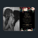 VattenfärgsRosa, Burgundy och marinens Blåa blommo Magnet<br><div class="desc">Romantic Black,  Guld,  Burgundy,  Navy Blue och Cream Ro Spara datumfoto Magnet - Designat av Colorful Designer Inc. Copyright 2021. Text och foton kan vara personlig.</div>