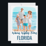 Vattenfärgstillstånd för Family Beach-fotojulkort Julkort<br><div class="desc">Vill du ha ett kort för familjstranden bild helgdag som är lätt och kustnära? Skicka personlig varmt önskemål på det här strandfotojulkortet från ställe med den här fantastisk painterlyeffekten. Du kan anpassa platsen, oavsett om det är en stad, stat eller favoritstrand! Den här designen fungerar från Florida till Hawaii, Kalifornien...</div>