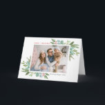 Vattenfärgstjuren Foliage och Holly Ram Helgkort<br><div class="desc">God Jul! Skicka helgdag önskemål till familj och vänner med det här gröna helgdag-kortet. Den har en vattenfärgad illustration av hollier,  gräs nål och eukalyptus och evergreen med klassisk typografi. Anpassa genom att ha med ditt favoritfoto och lägga till namn och meddelande. Matchande objekt är tillgängliga.</div>