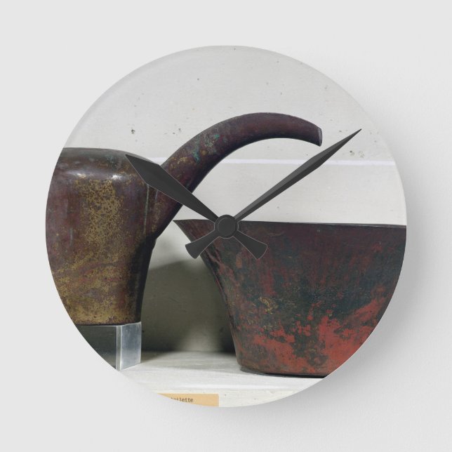 Vattenkanna och handfat (förkoppra), rund klocka (Framsida)