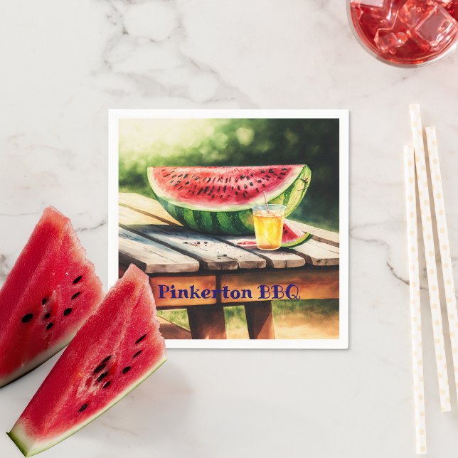 Vattenmelon På En Picknickbord Pappersservett (Skapare uppladdad)