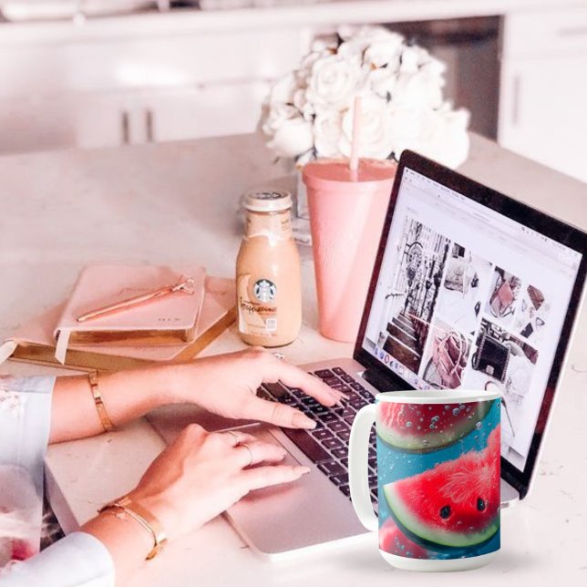 Vattenmelonsegment under vatten - Uppfräschning Kaffemugg (Skapare uppladdad)