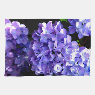 Vattenområden för lila av periwinkle-blommigt i el kökshandduk