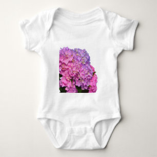 Vattenområden för rosa av lila blommigt av elegant t-shirt