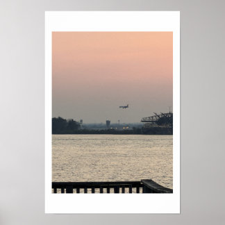 Vattenscen Solnedgång med Flygplansaffisch Poster