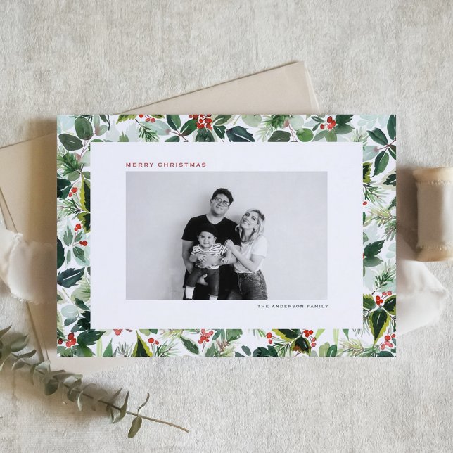 Vattensfärg, variegerat rött vinterbergsljus, jul helgkort (Customizable botanical photo Christmas card featuring watercolor holly and greenery pattern. )