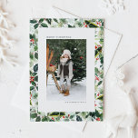 Vattensfärgad variegerad Winterberry-fotojul Helg Vykort<br><div class="desc">Skicka festlig ost med det här vackert designade julvykortet med vattenfärgsvinterberi och mjuk variegerad grönt löv. Det botaniska temat för med sig ett naturligt,  elegantens känsla för helgdag budskap. Lägg till ditt personliga hälsning för att skapa ett enkelt och hjärtligt kort för vänner och familj.</div>