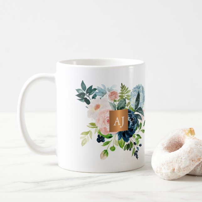 Vattenskärg blommigt feminin guld monogrammad chic kaffemugg (Med munk)