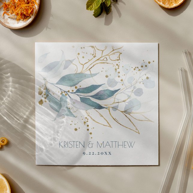 Vattenskärg Dusty Blue Blommigt Elegant bröllop Pappersservett (Dusty blue elegant greenery with gold accents for a boho feel that will step up cocktail hour.)