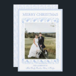 Vattenskärg jul Blue Chinoiserie One Photo Julkort<br><div class="desc">Vattenskärl Blue Chinoiserie One Photo Helgdag Card. Det här vackra julfotkortet har vattenfärgen Julchinoiserie inslag som ram för ett foto. Baksidan av inbjudan är julklappar med julgranar och bovar. Det är perfekt om du är tittar för ett klassiskt, söderut, barnsligt julkort. Meddelande mig om du behöver justera eller matcha objekt:)...</div>