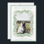 Vattenskärg Julgarland med fem foton Julkort<br><div class="desc">Vintage för lagning av vattenfärgat julgranskläder fem fotokort för Helgdag. Det här vackra julfotkortet har en färgad julgranstragland med vita bogar som ram för ett foto. Baksidan av inbjudan är julklappar med julgranar och bovar. Det är perfekt om du är tittar för ett klassiskt, söderut, barnsligt julkort. Meddelande mig om...</div>