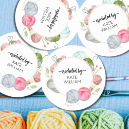 Vattenskärtgarn av pastelltyp, virkade med etikett