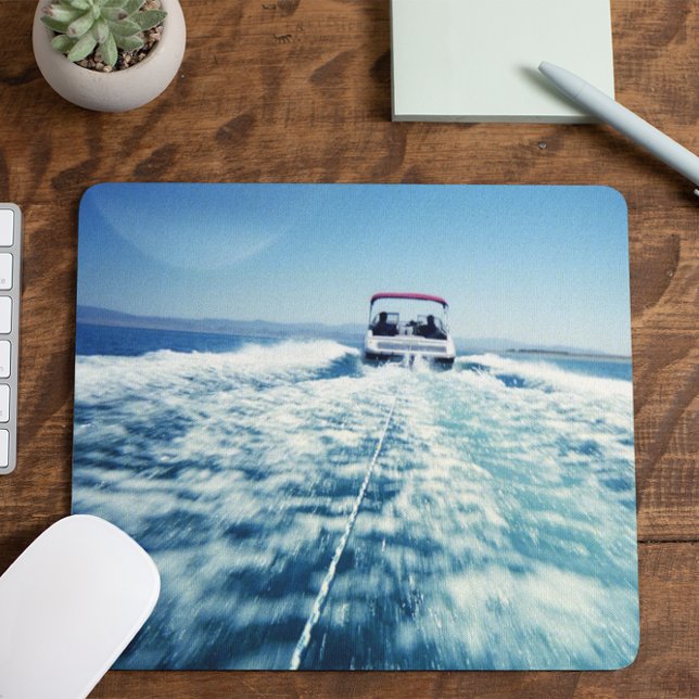 Vattenskidor bakom speedbåt musmatta (Create your own photo mousepad.)