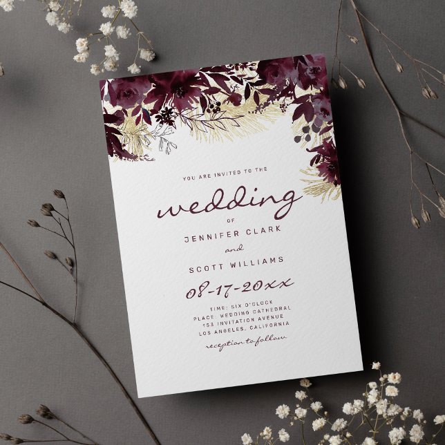 Vattentärsburgundi, vit guld blommigt bröllop inbjudningar (Watercolor burgundy white gold floral wedding invitation )