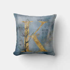 Vattfärg Blue Grått Guld K Monogram Dekorativ kudd Kudde
