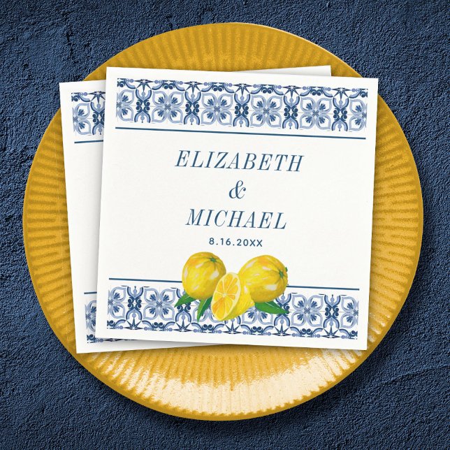 Vattfärg Lemon Italienska blå plattan Bröllop Pappersservett (An elegant Mediterranean lemon wedding napkin.)