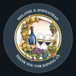 Vattfärgsdruvor av vin flaskor blåvita guld runt klistermärke<br><div class="desc">Välkommen till ditt vackra bröllop firande! Denna generativa innehåll ai-grafik har en realistisk vattenfärg i vin flaska bredvid två vin-glas fyllda med rött vin som är inramade av en trädruvsvin som har röda och vita druvklasar på den. Bilden ställs in på ett runt, vitt inlägg med faux guld och vilar...</div>