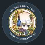 Vattfärgsdruvor av vin flaskor blåvita guld runt klistermärke<br><div class="desc">Välkommen till ditt vackra bröllop firande! Denna generativa innehåll ai-grafik har en realistisk vattenfärg i vin flaska bredvid två vin-glas fyllda med rött vin som är inramade av en trädruvsvin som har röda och vita druvklasar på den. Bilden ställs in på ett runt, vitt inlägg med faux guld och vilar...</div>