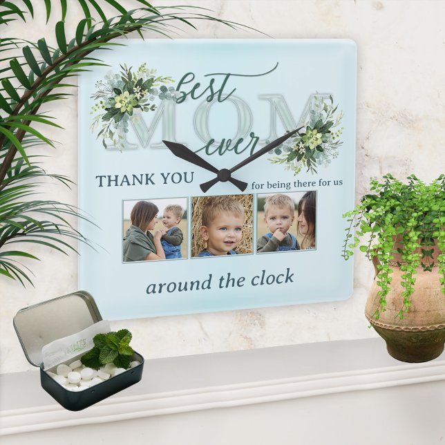 Vattfärgsturkos Teal Lövs Mamma Photo Fyrkantig Klocka (Elegant baby blue photo wall clock featuring a stylized Mom text and watercolor leaves)