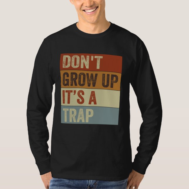 Väx inte upp, det är en fälla   Citat Meme  11 T Shirt (Framsida)
