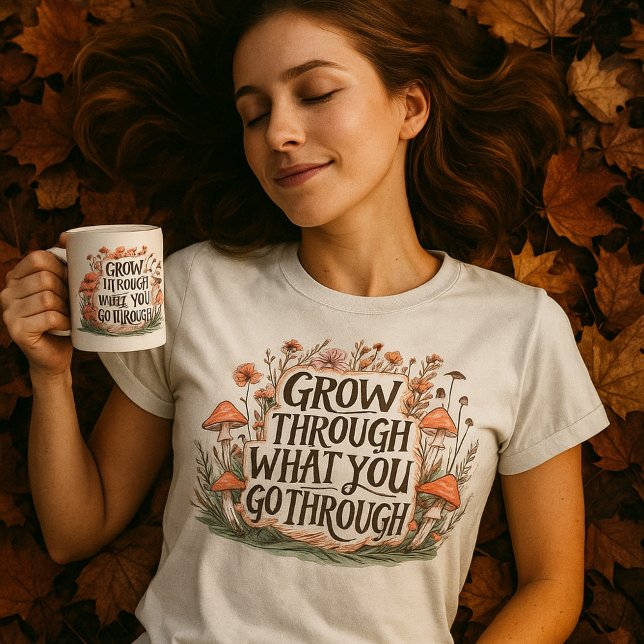 Växla genom det du går igenom garantin t shirt ("Cozy autumn morning with our matching shirt and mug from the Aura of Season collection."🍂🍁
)