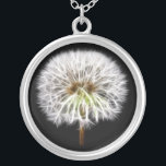 Växt för vitmaskrosblomma silverpläterat halsband<br><div class="desc">För mer något liknande detta, besök Härom design: Maskrosen är en perenn, herbaceous växt med long, lance-formade löv. De är så djupt tandade, dem gav växten dess namn i gammal fransk: Buckla-de-lejona elaklions tand i gammal fransk. Blommahuvudet kan ändra in i förtrogen vän, vit som är klotformig kärnar ur head...</div>