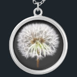 Växt för vitmaskrosblomma silverpläterat halsband<br><div class="desc">För mer något liknande detta, besök Härom design: Maskrosen är en perenn, herbaceous växt med long, lance-formade löv. De är så djupt tandade, dem gav växten dess namn i gammal fransk: Buckla-de-lejona elaklions tand i gammal fransk. Blommahuvudet kan ändra in i förtrogen vän, vit som är klotformig kärnar ur head...</div>